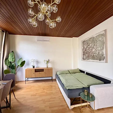 Traumhaus Mit Garten, Billiard Und Grill